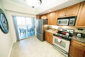 Fridge, microwave, oven, stovetop - The Smoky Mountains & Golf Views From This 5th Floor Owner Managed Resort Condo (Pigeon Forge)