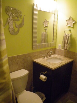 Ensemble douche/baignoire, sèche-cheveux