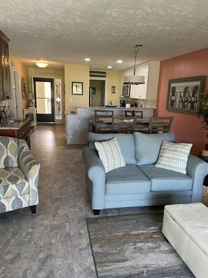 Smart TV, DVD player - A secluded beach in the heart of Grand Strand? Believe it! (Myrtle Beach)