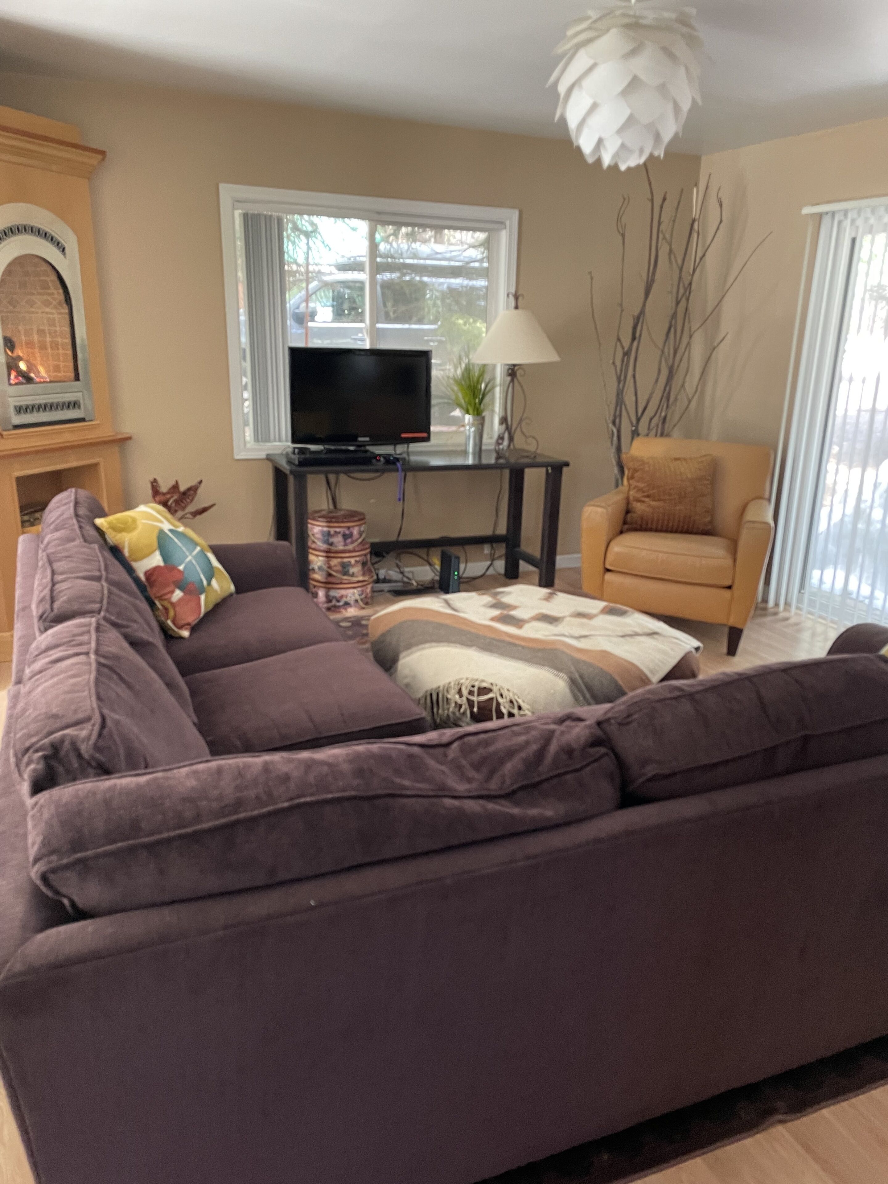 Updated Cabin, Where Trees Reach the Stars, Spa, Big Yard, Tasteful Furnishings