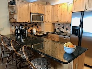 Fridge, microwave, oven, stovetop - Lake Dillon Condominium with Beautiful Lake & Mountain Views. Sleeps 4. (Dillon)
