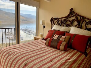 2 slaapkamers, een strijkplank/strijkijzer, gratis wifi, beddengoed