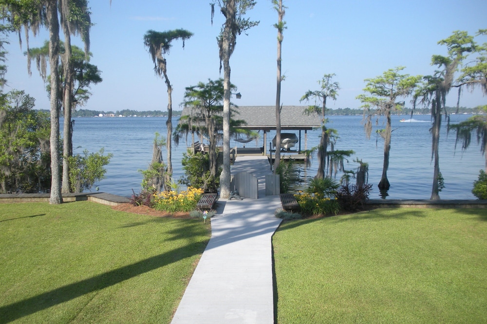 Beautiful Lakefront Home At White Lake NC