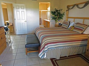 2 bedrooms, iron/ironing board, WiFi, bed sheets - Townhome: Mountain View at Tucson National, Well-Priced Value (Tucson)