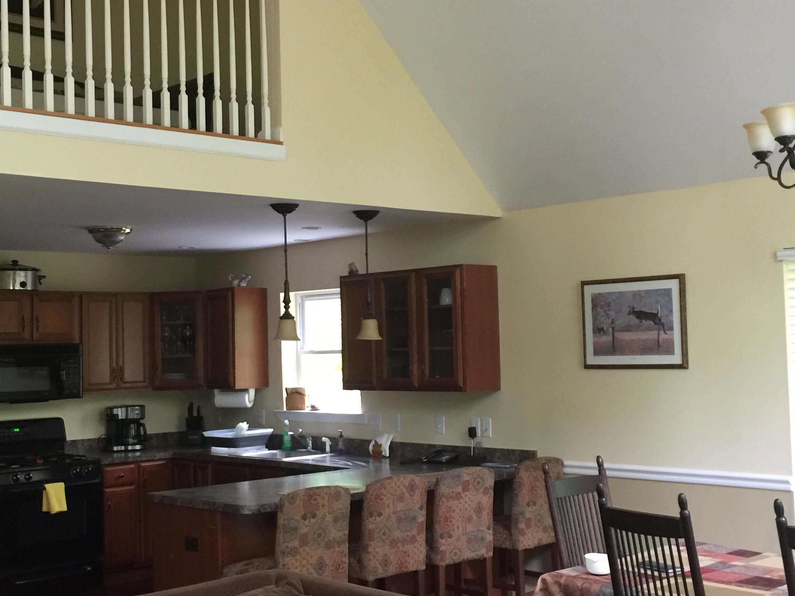 Luxury 4BR Chalet-5 Mins. to Pool/Lake/Ski-Game Room in Basement