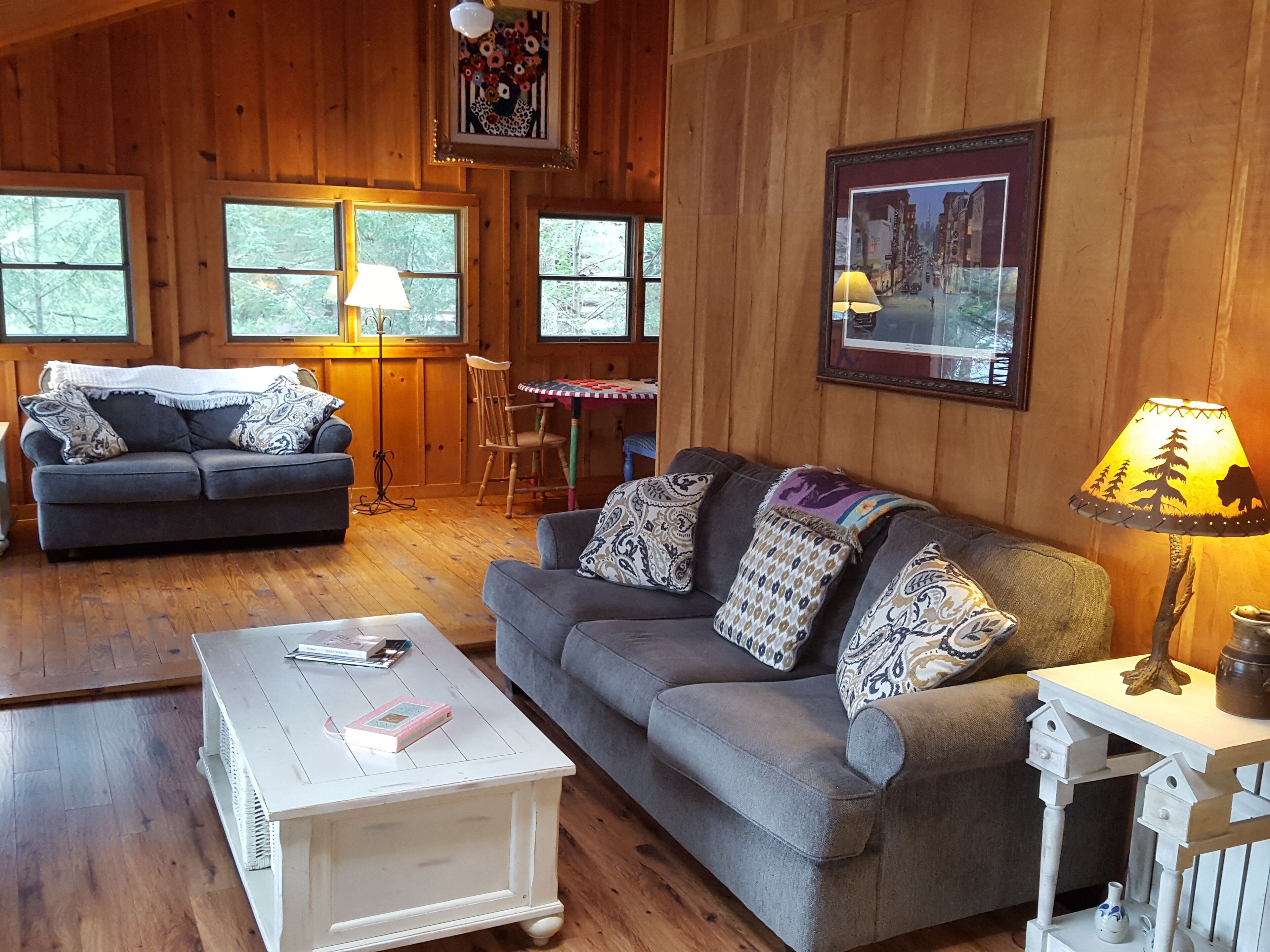 Smart TV, chimenea y videoteca 