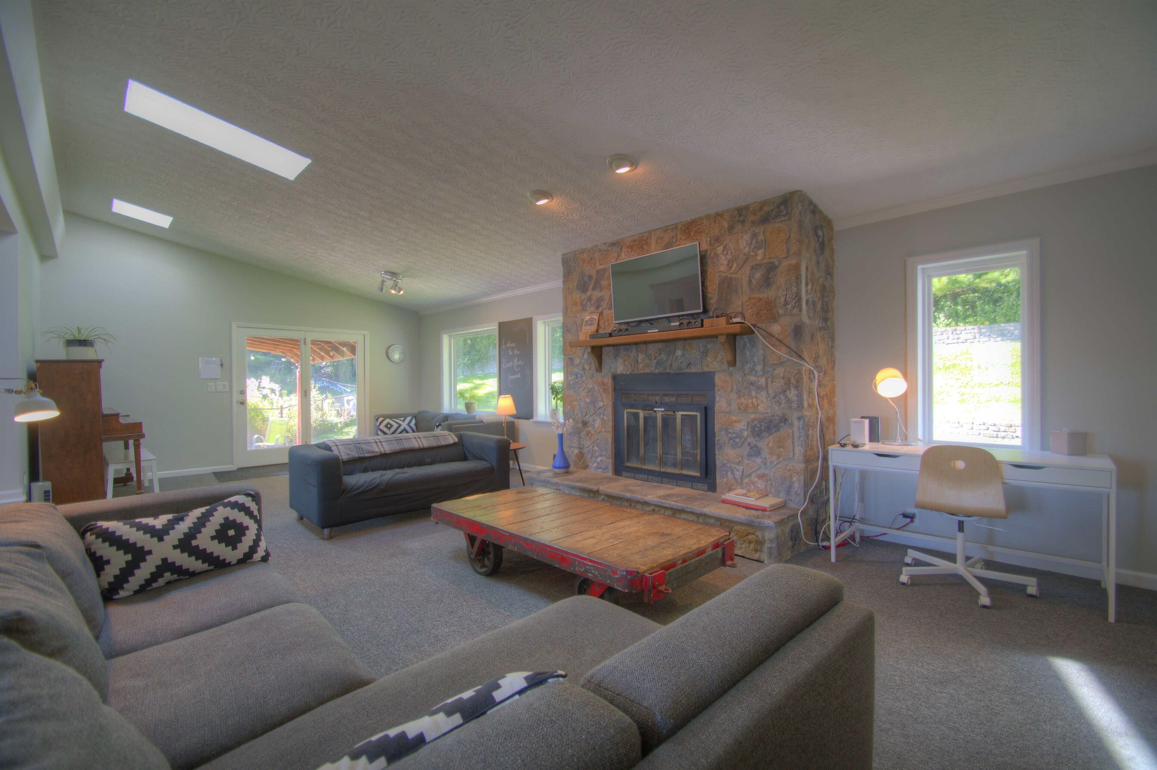 ☆Riverview ☆Close to Downtown ☆Lrg Modern Home