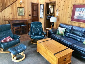 Smart TV, chimenea, reproductor de DVD, futbolito