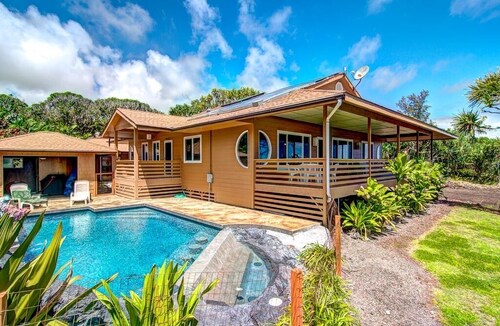 Kai Malolo "Quiet Seas "Oceanfront Eco-Home now with A/C