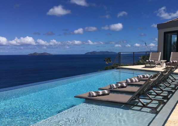 Außenpool, Infinity-Pool