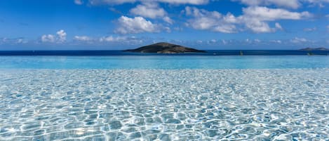 Outdoor pool, an infinity pool