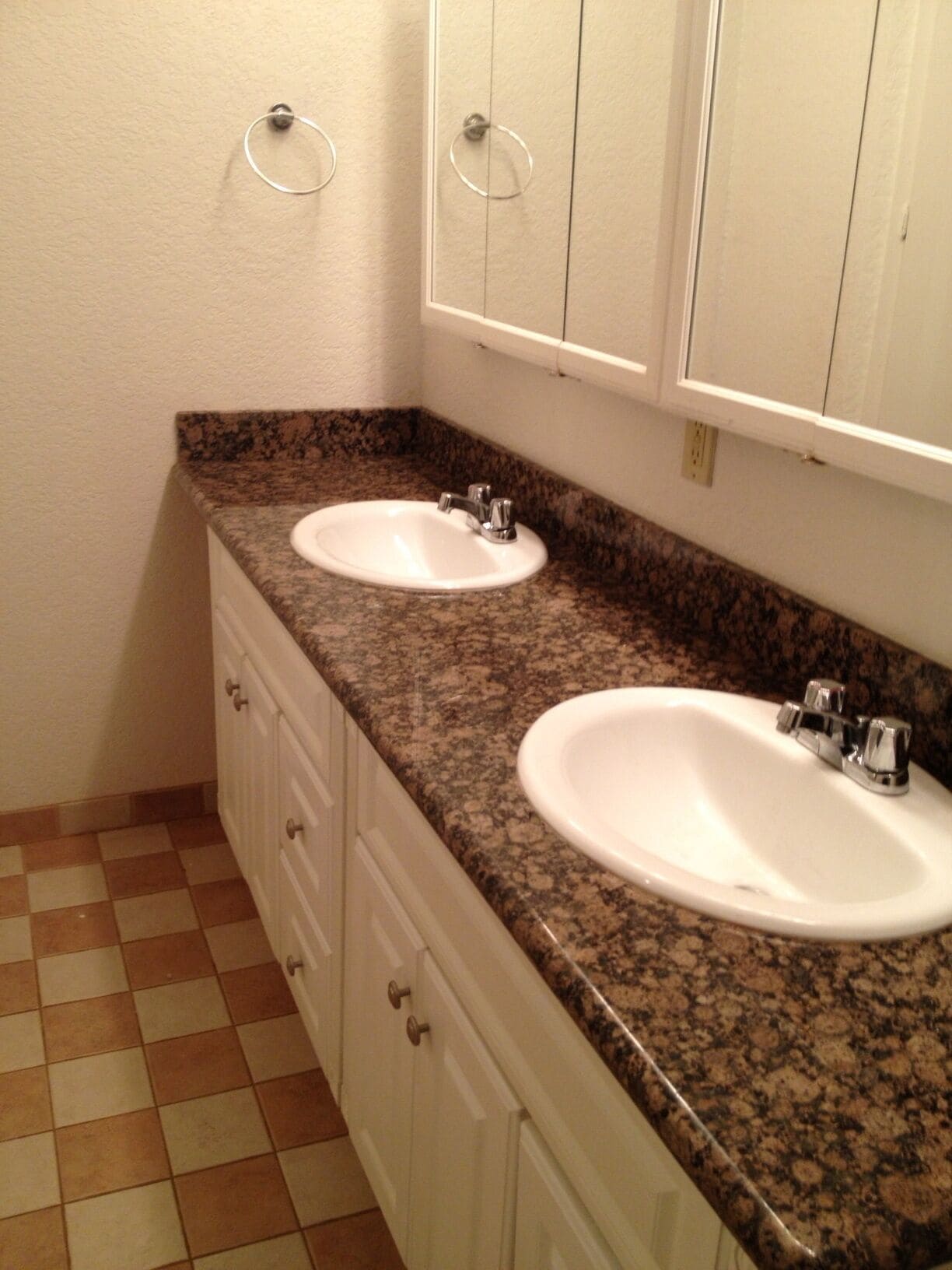 Foresthill Getaway is located in town and close to many wedding sites.