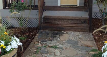 Foresthill Getaway is located in town and close to many wedding sites.