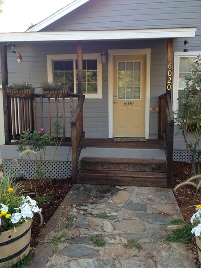 Foresthill Getaway is located in town and close to many wedding sites.