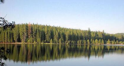 Foresthill Getaway is located in town and close to many wedding sites.