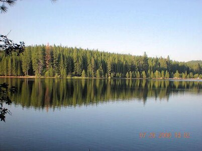 Foresthill Getaway is located in town and close to many wedding sites.