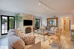 Smart TV, fireplace, DVD player