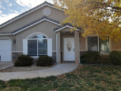 Fully Furnished 2 Bed, 2 Bath in Prime Location for Zion NP