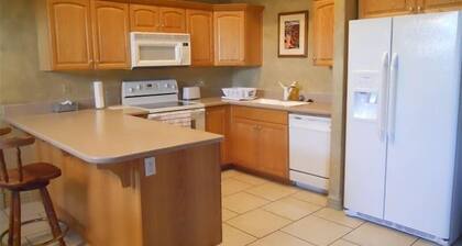 Fully Furnished 2 Bed, 2 Bath in Prime Location for Zion NP