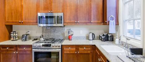 Coffee/tea maker, fridge, microwave, oven
