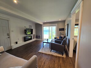 Smart TV, fireplace, books, offices