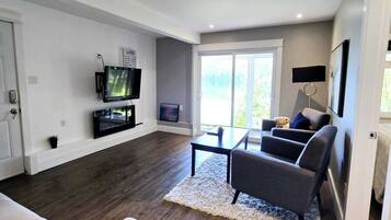 Smart TV, fireplace, books, offices