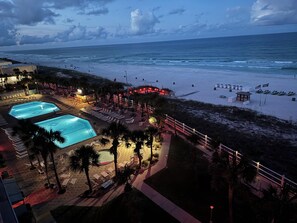 A heated pool - On the beach 2 pools 3 hot tubs Balcony! January month 1499 February month 1499 (Panama City Beach)
