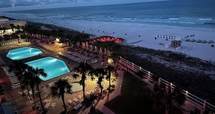 On the beach 2 pools 3 hot tubs Balcony! January month 1499 February month 1499