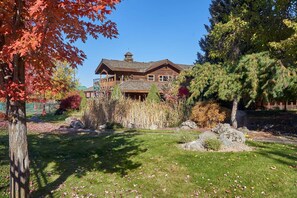 Property grounds - Mt. Joseph Lodge in Downtown Joseph: Unit #4 (Joseph)