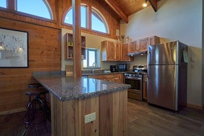 Fridge, microwave, oven, stovetop - Mt. Joseph Lodge in Downtown Joseph: Unit #4 (Joseph)