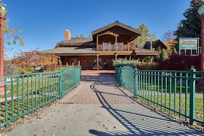 Exterior - Mt. Joseph Lodge in Downtown Joseph: Unit #4 (Joseph)