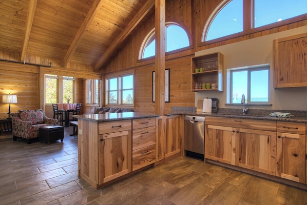 Interior - Mt. Joseph Lodge in Downtown Joseph: Unit #4 (Joseph)
