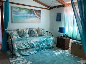 3 bedrooms, iron/ironing board, free WiFi, bed sheets - Lake front (Sunrise Beach)