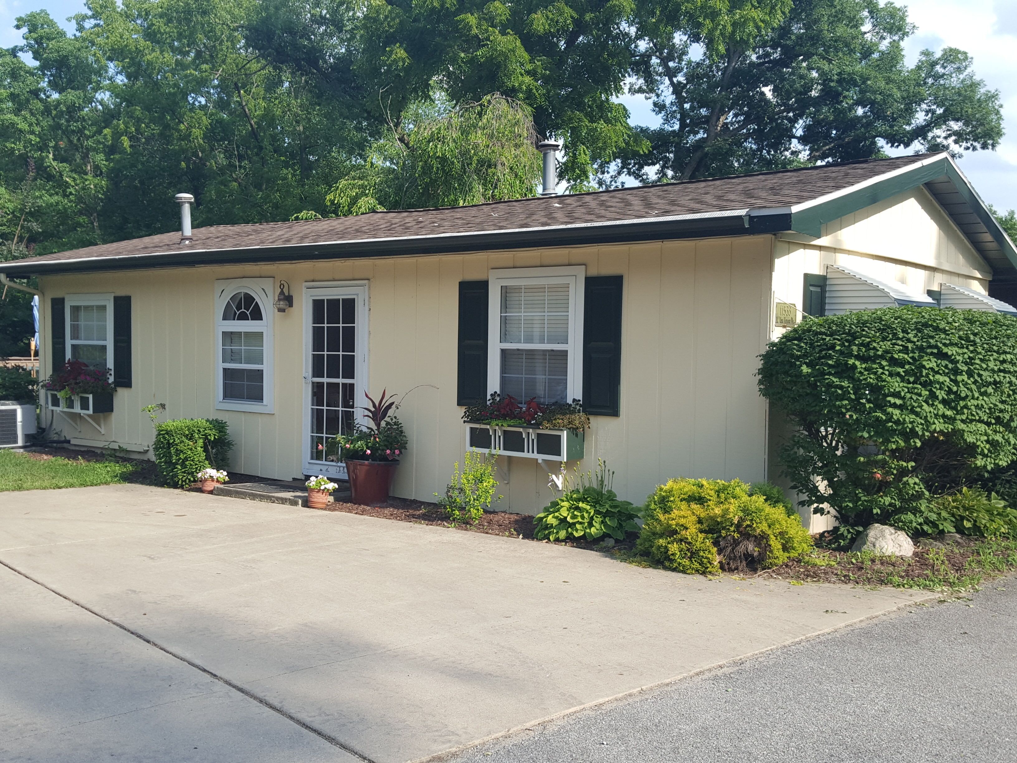 Our cute, cozy cottage for 6 people is just right for your relaxing getaway. 