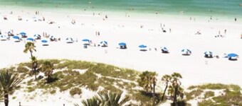 Majestic 2BR 2BA Holiday Waterfront Property W / High Speed Internet、Private Dock