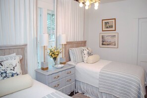 3 bedrooms, desk, iron/ironing board, travel crib