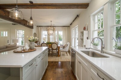 Historic Southern Cottage close to Downtown Conway