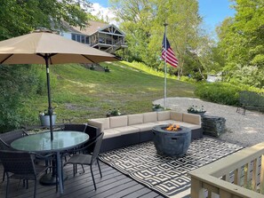 Outdoor dining - Large Barn styled vacation home that fits groups with space to spare.   (Craryville)