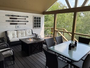 Outdoor dining - Large Barn styled vacation home that fits groups with space to spare.   (Craryville)