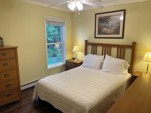 4 bedrooms, desk, free WiFi, bed sheets - Large Barn styled vacation home that fits groups with space to spare.   (Craryville)