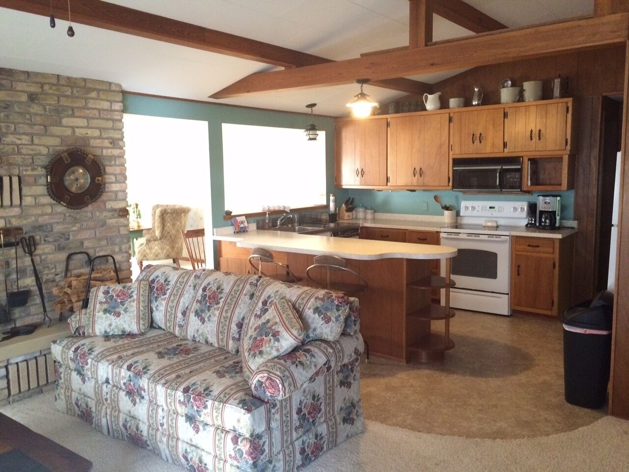 World class setting, Cottage on Peninsula surrounded by Lake Nokomis