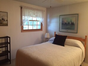 2 bedrooms, desk, iron/ironing board, free WiFi