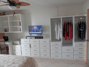 1 chambre, bureau, fer et planche à repasser, Wi-Fi