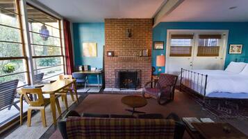 1 habitación, escritorio, tabla de planchar con plancha y wifi gratis