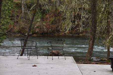 Terrace/patio. Large Family Friendly House on the Santiam River w/ Hobbit Door!