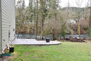Terrace/patio - Large Family Friendly House on the Santiam River w/ Hobbit Door! (Mill City)