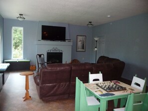 Interior - Large Family Friendly House on the Santiam River w/ Hobbit Door! (Mill City)