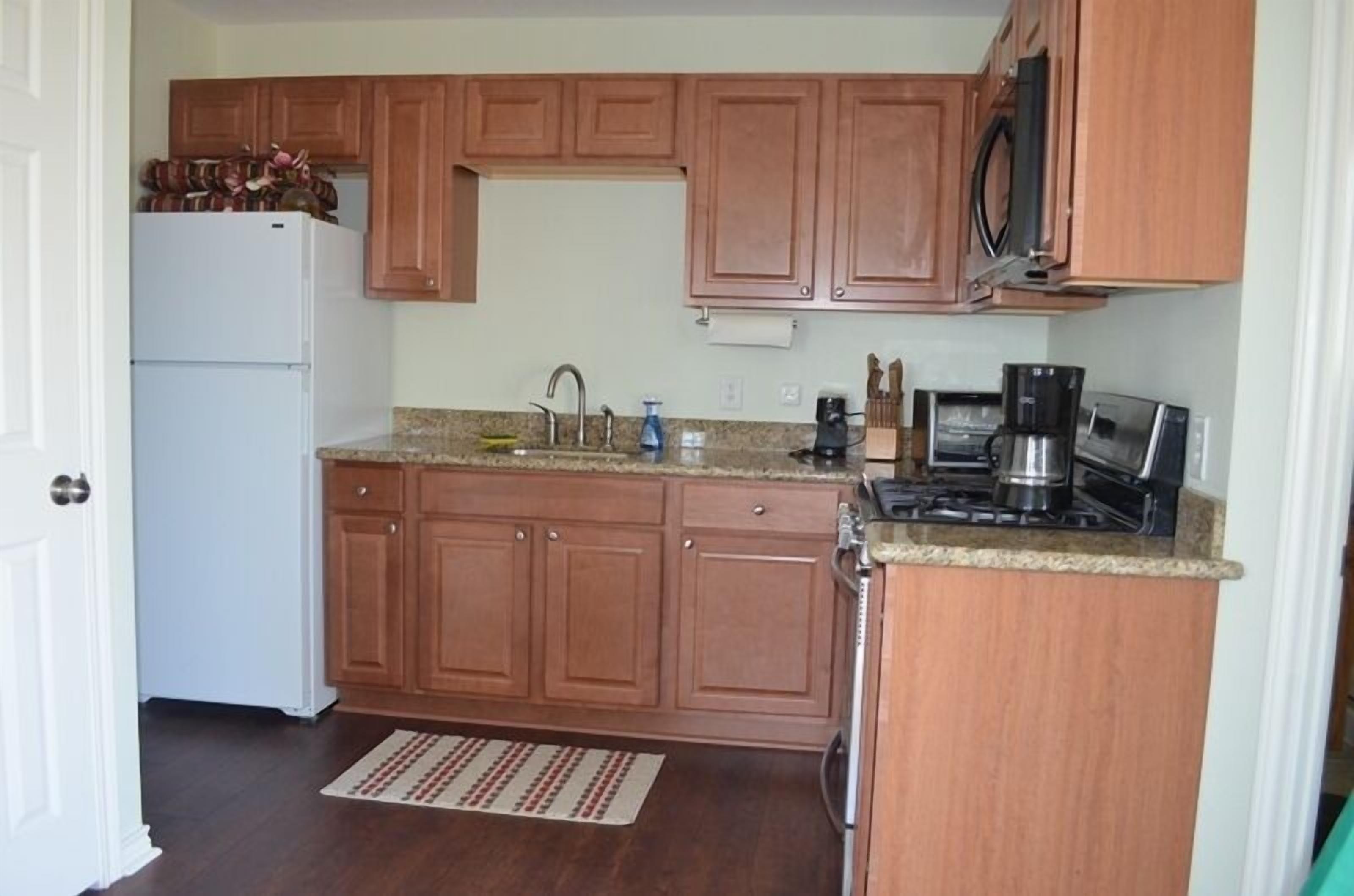 Peaceful Country Setting with FREE TAMU Football Parking