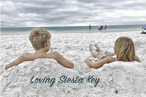 Luxury condo steps away from Siesta Key public beach 