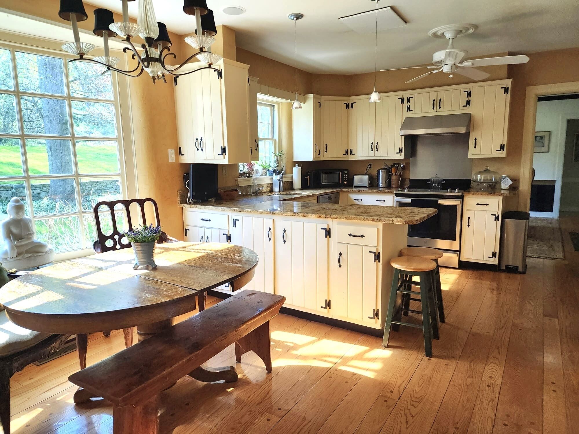 Country Home & Studio/Pool House nestled in a 1,000 acre Nature Reserve